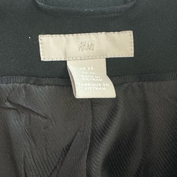 H&M Blazer - Picture 2 of 3